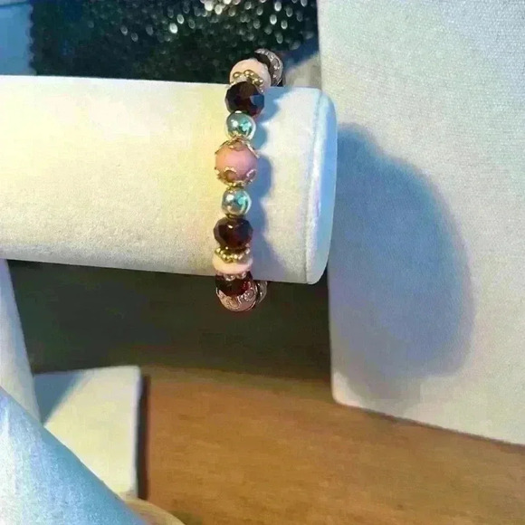 Vintage Crystal and Beaded Stretch Bracelet with Gold Tone - Picture 2 of 4